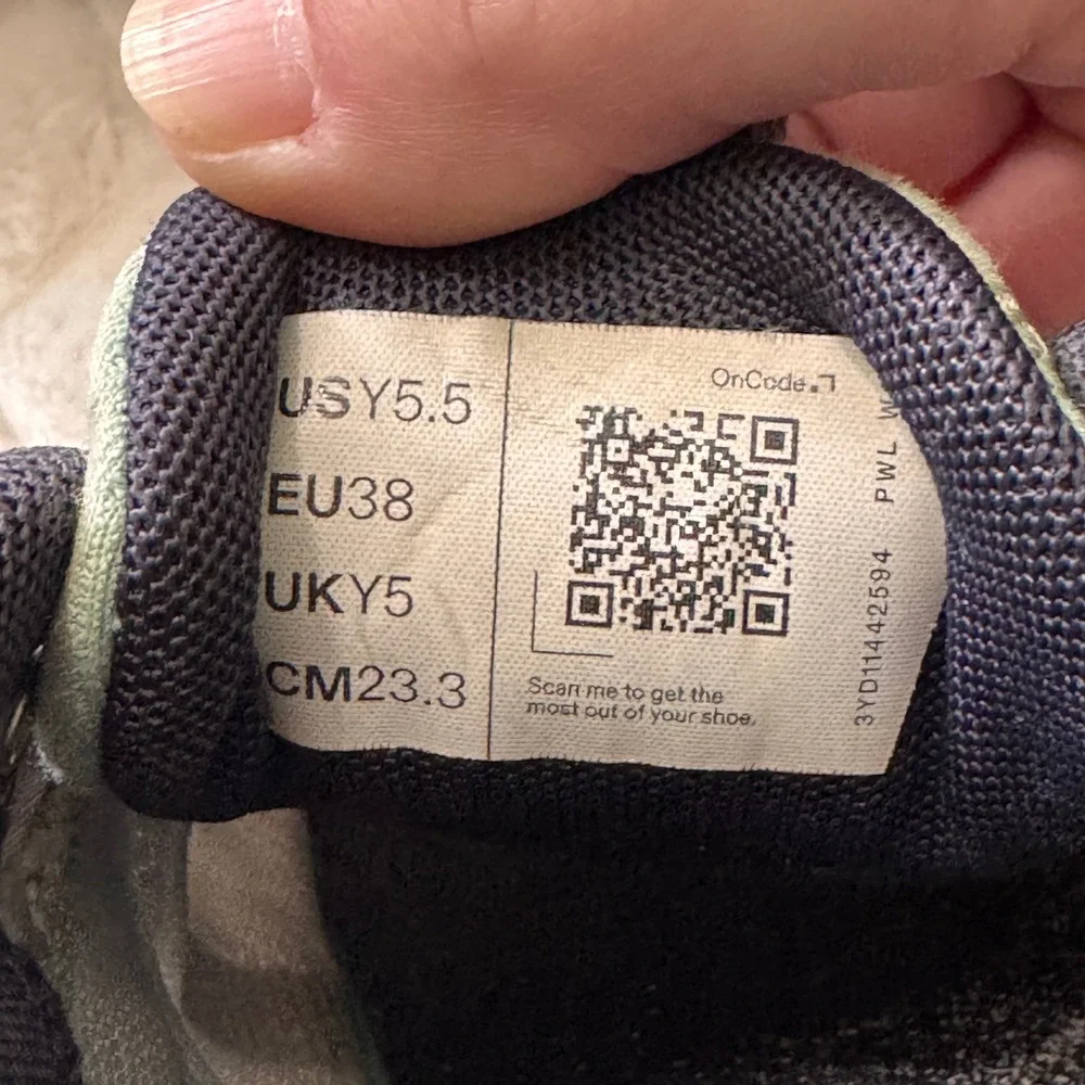 On Running Sky 5.5 Youth Sneakers Athletic Shoes Gray w/ Black Laces